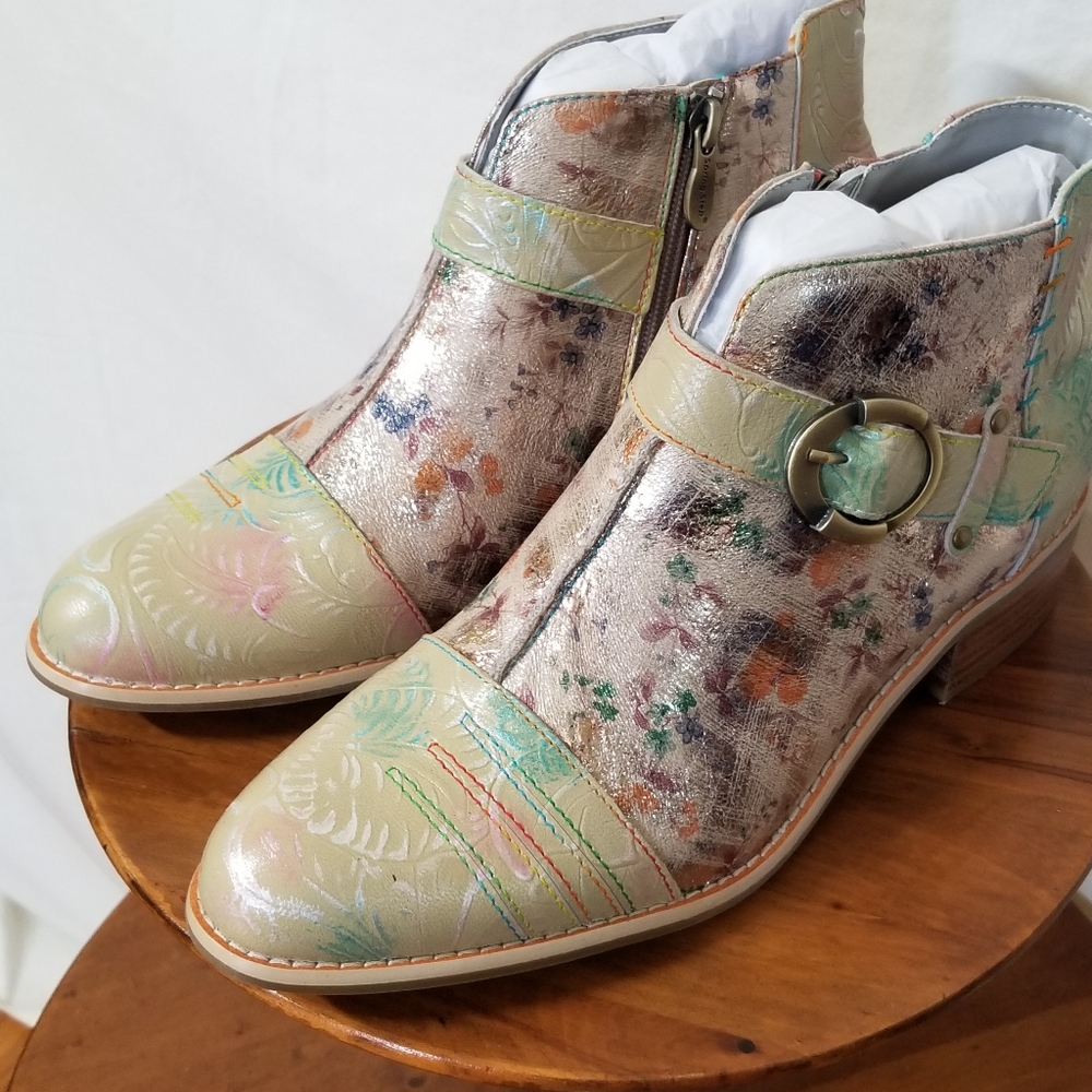 L'artiste Booties Brand New